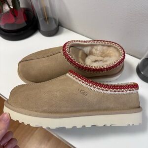 UGG Women's tasman ll Tan Slippers with Red Trim size 8